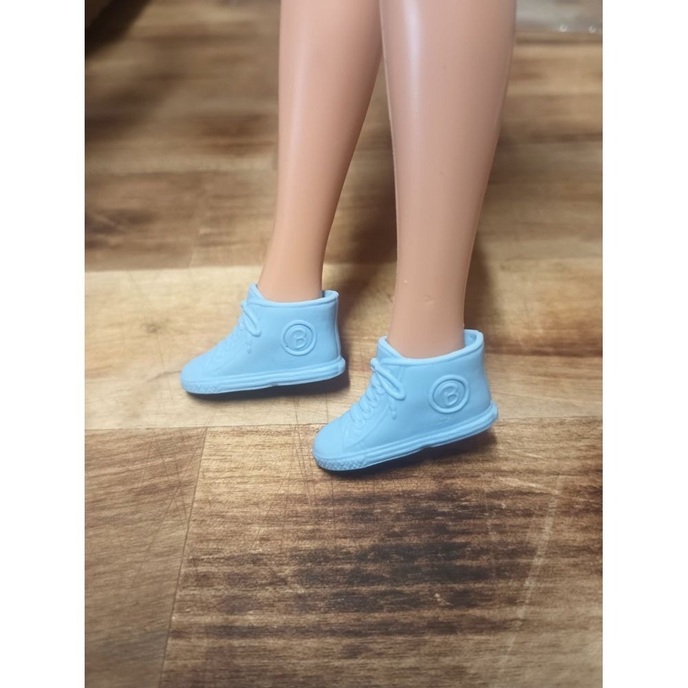 Mattel‎ Barbie Doll Shoes ~ FASHIONISTAS ~ FASHION FEVER ~ LIGHT BLUE SNEAKERS